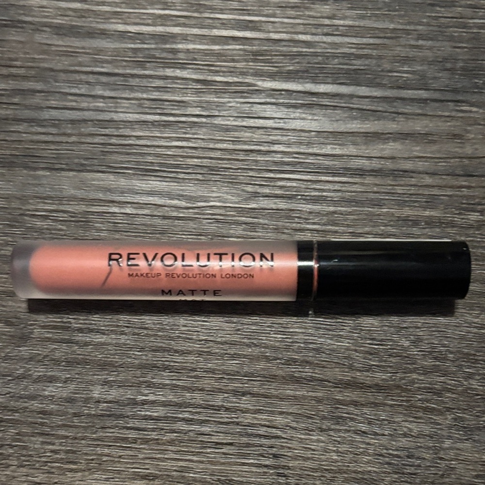 Revolution Matte Lip Gloss - Soft Peach